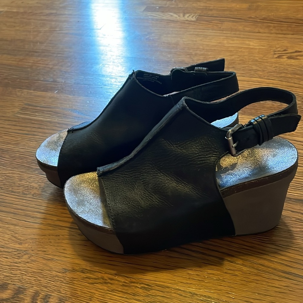 Otbt women’s size 8 black wedge